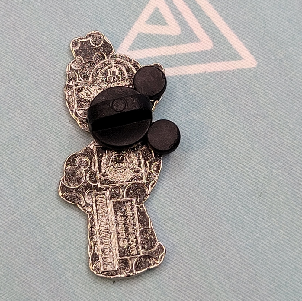 ⭐3 FOR $9, Adorable Shellie May Disney Trading Pin - Picture 2 of 2